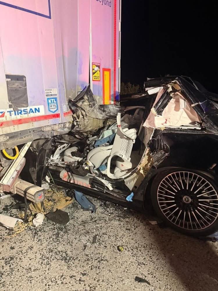 Giresun'da Kamyona Çarpan Sürücü Hayatını Kaybetti
