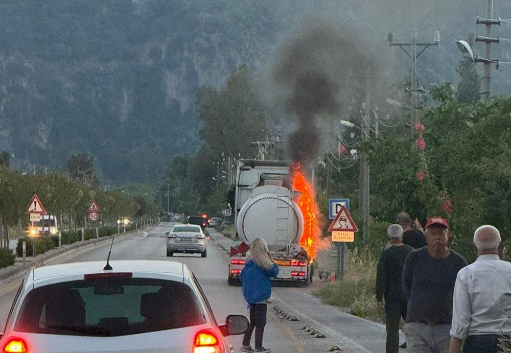 Muğla'da Yakıt Tankerinde Yangın Söndürüldü