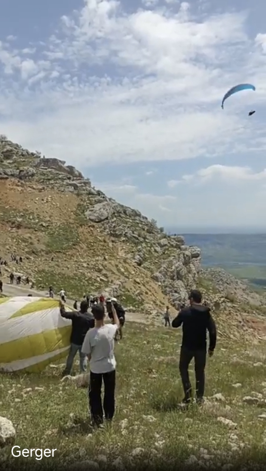 Gerger'de Ters Lale Festivali ve Yamaç Paraşütü