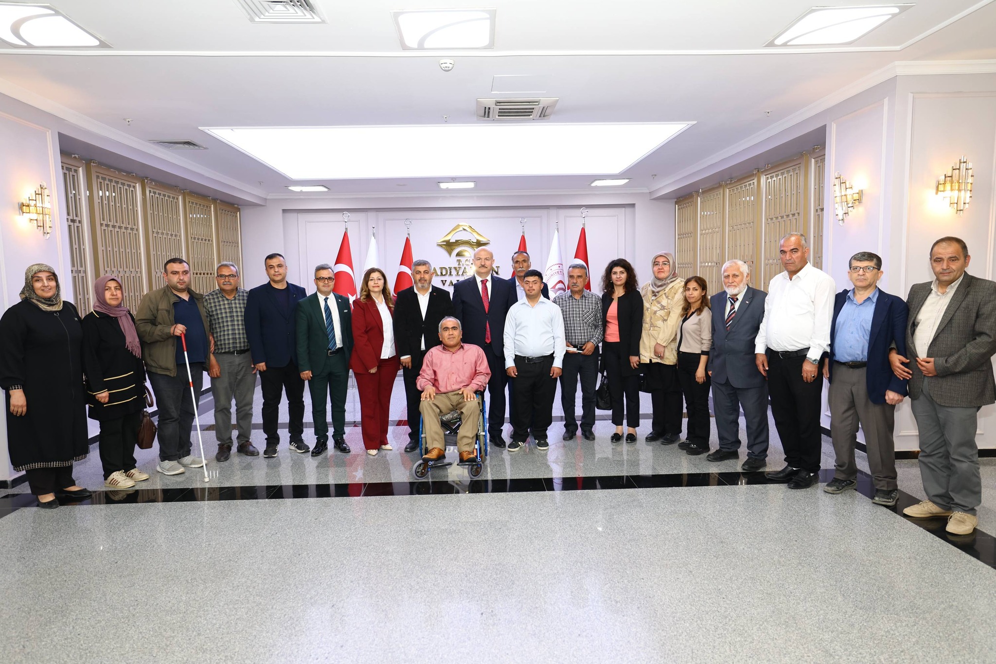 Vali Küçük Engelliler Haftası'nda Vatandaşlarla Buluştu