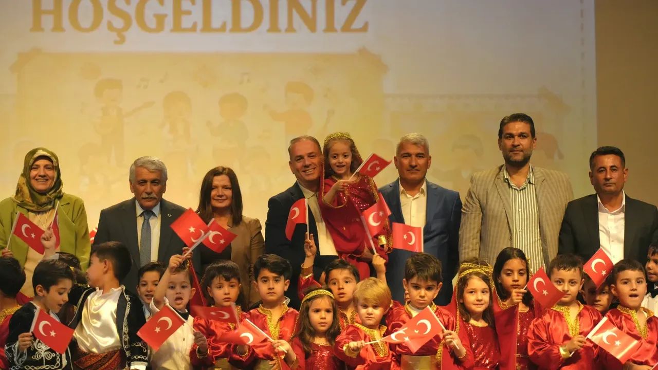 Minik Öğrencilerden Geleneksel Esintiler Programı Düzenlendi