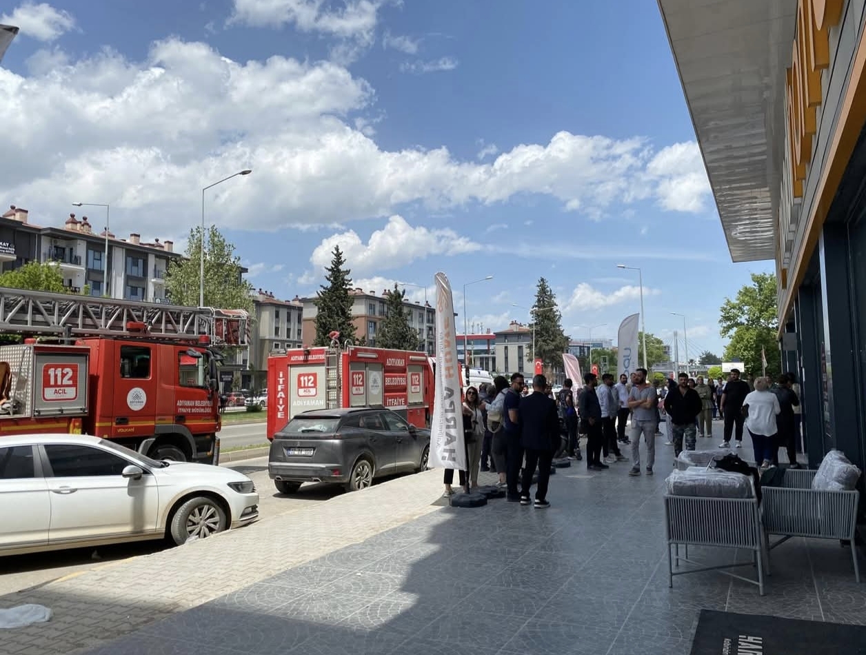 Adıyaman'da Güzellik Merkezinde Yangın Çıktı