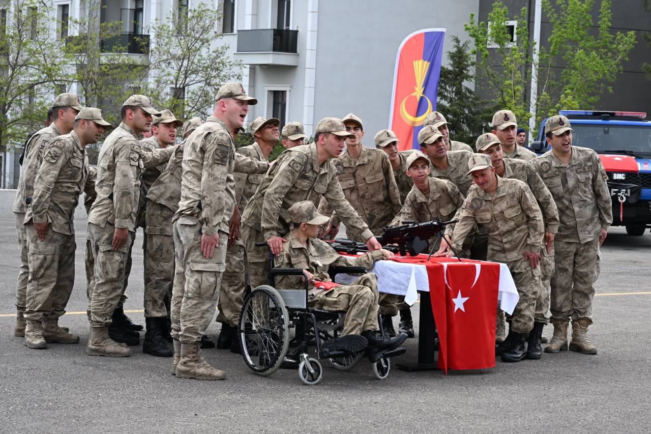 Şırnak'ta Engelli Gençler Temsili Askerlik Yaptı