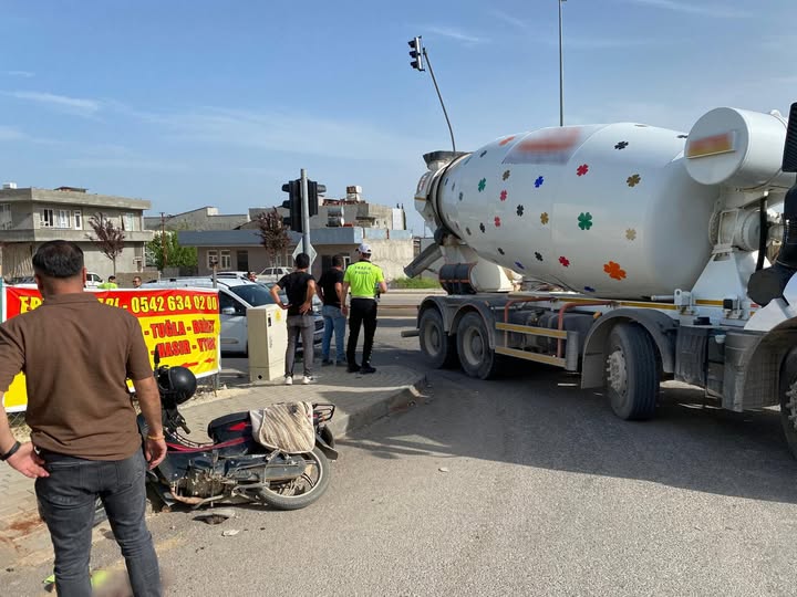 Adıyaman'da Beton Mikseri Motosikletle Çarpıştı