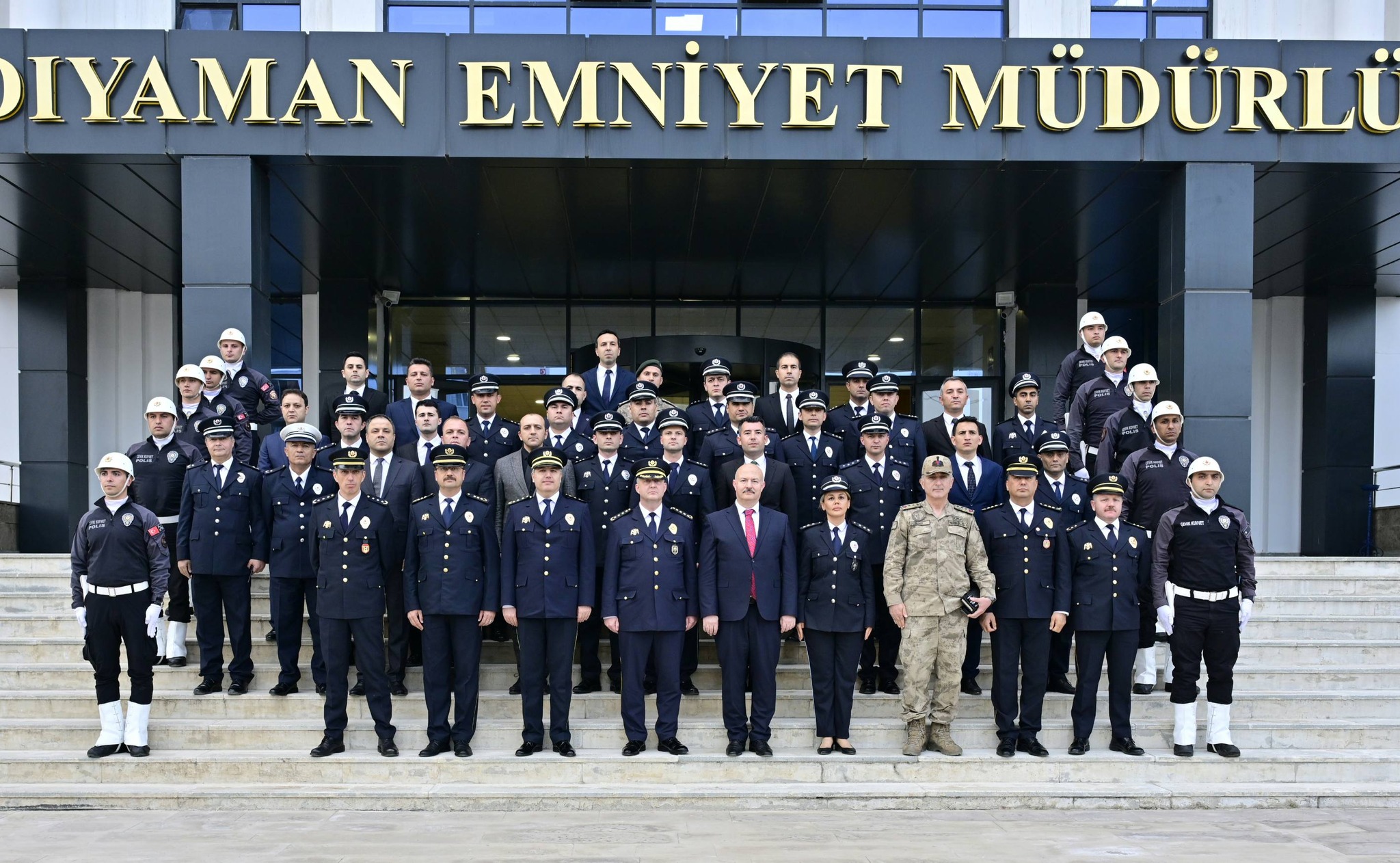 Vali Küçük İl Emniyet Müdürlüğünü Ziyaret Etti