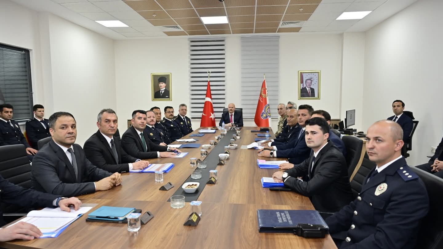 Vali Küçük Adıyaman Emniyet Müdürlüğünü Ziyaret Etti