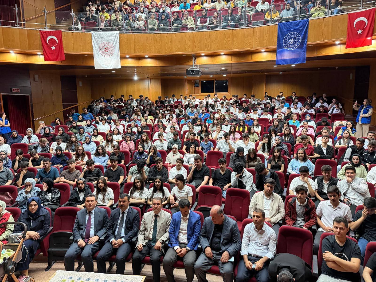 Tayfun Ayaz Gençlerle Buluştu