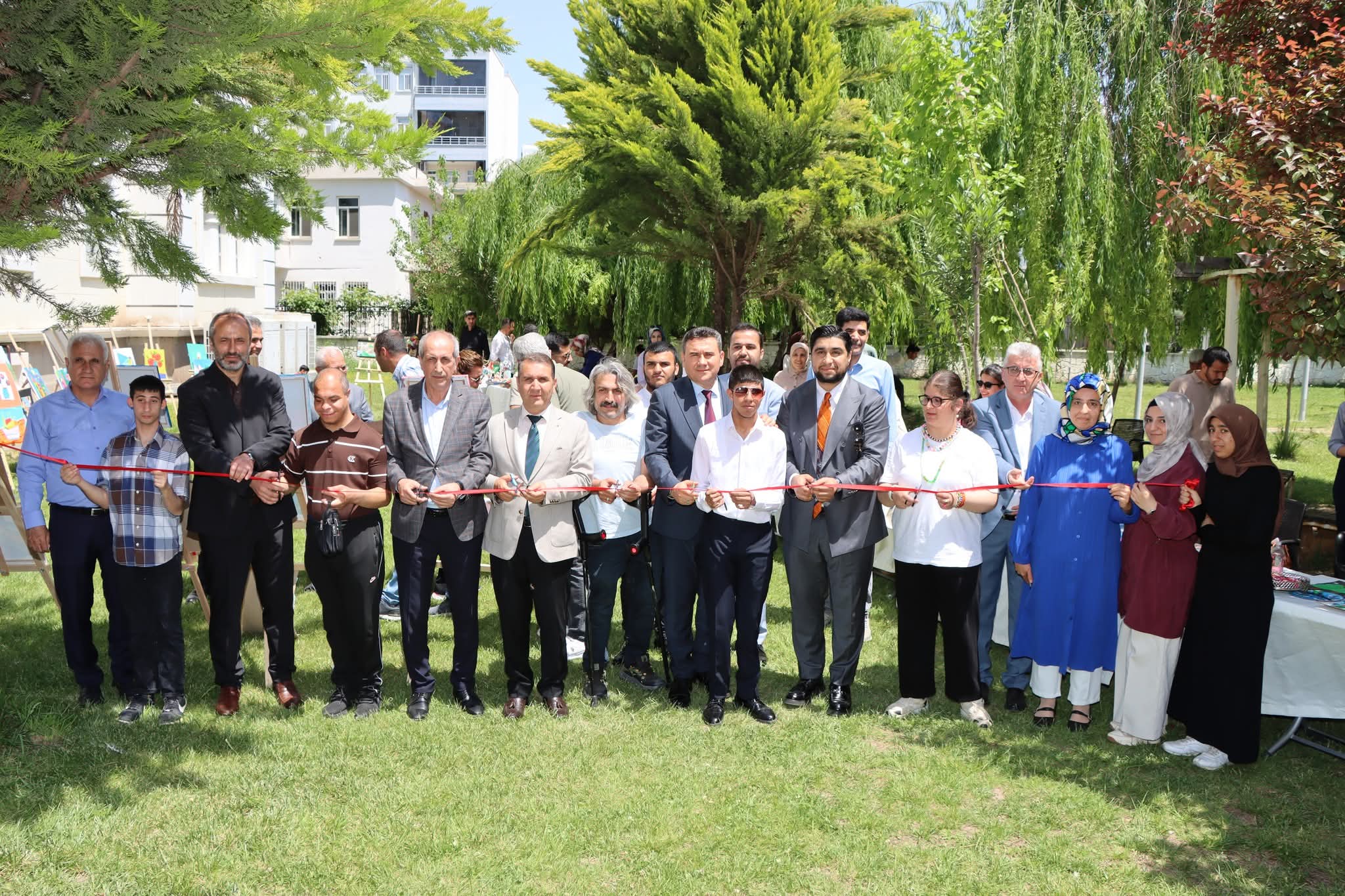 Engelliler Haftası Kapsamında Özel Eğitim Öğrencileri Resim Sergisi