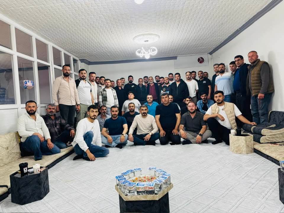 Saray Ailesi Üyeleri Odada Buluştu