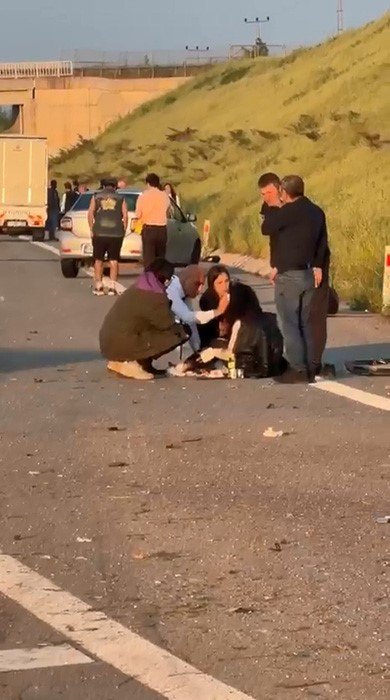 Bursa'da Otobüs Bariyerlere Çarptı, Muavin Yaralandı