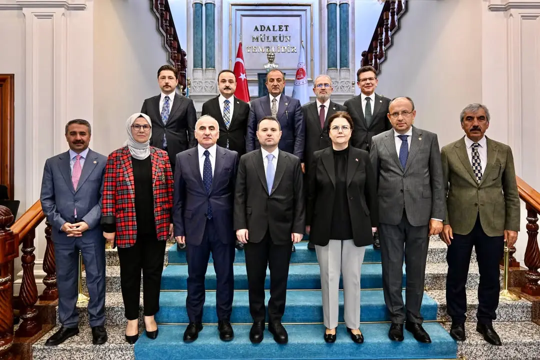 TBMM İnsan Hakları İnceleme Komisyonu Üyeleri Adalet Bakanı Akın Gürlek'i Ziyaret Etti