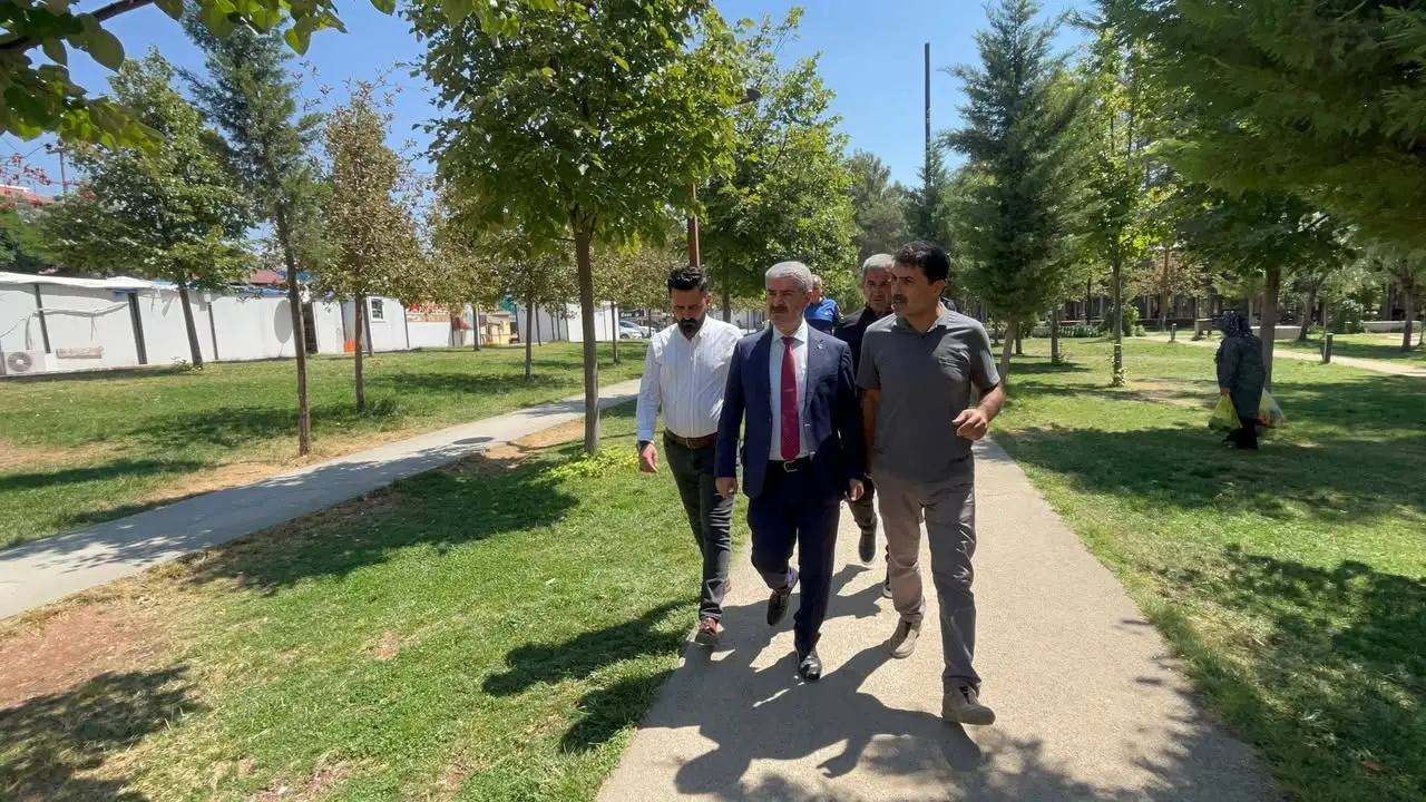 Besni Belediyesi'nin Çalışmalarıyla İlçe Daha Yeşil ve Daha Güzel Hale Geliyor