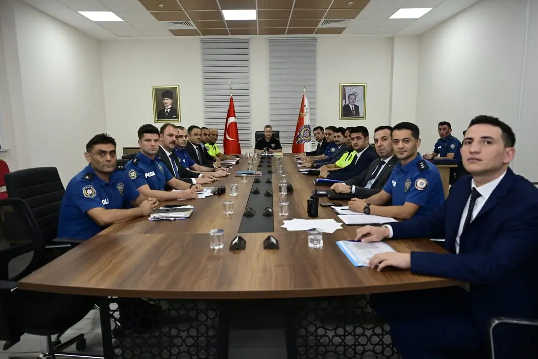 İl Emniyet Müdürümüz Sayın Arzum NAZMAN başkanlığında, birim amirlerimizin katılımıyla haftalık...