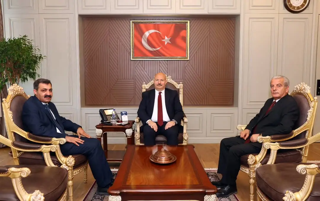 Adıyaman Valiliği, Vali Abdullah Küçük'ün Besni Suvarlı Belde Belediye Başkanı ve AK Parti İlçe Başkanı İle Kabulünü Paylaştı
