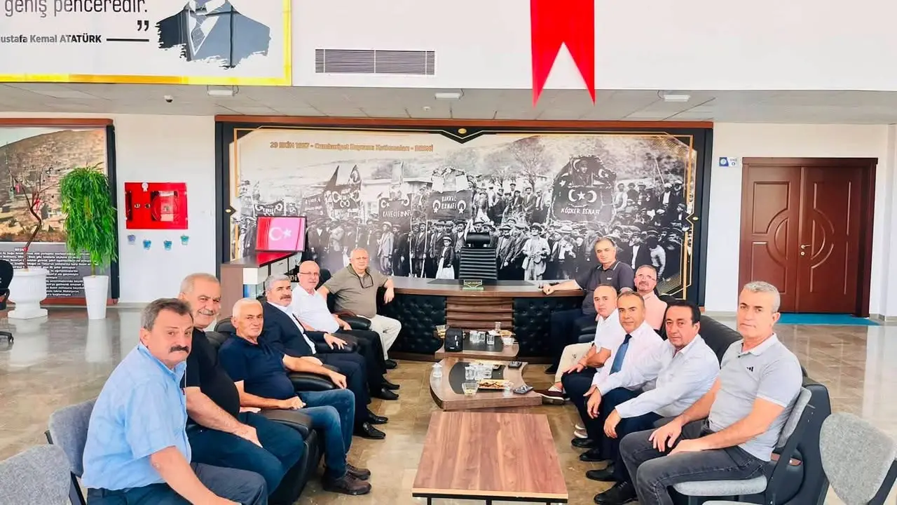 Besni Eğitim Vakfı Başkanı Şaban Çağıran, Besni Belediye Başkanı Reşit Alkan'ı Ziyaret Etti