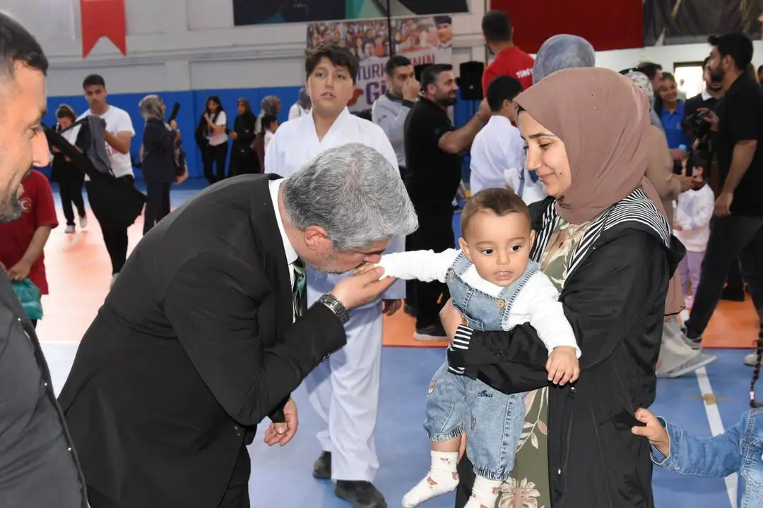 Besni Belediyesi'nin 19 Mayıs Programına Katılımı