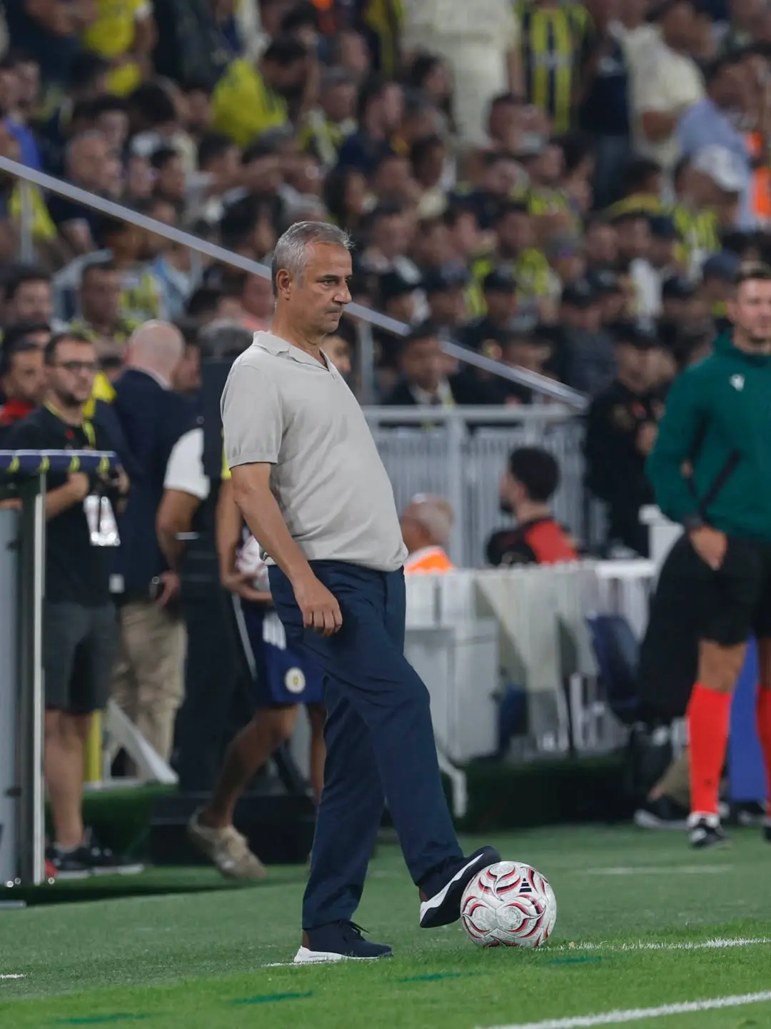 Fenerbahçe, UEFA Şampiyonlar Ligi'nde Sturm Graz'ı 2-0 Mağlup Etti