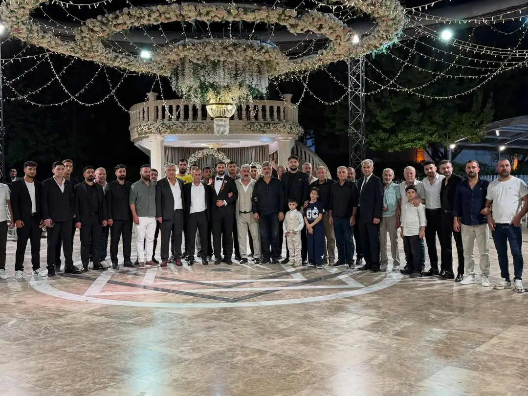 İşadamı Abdulvahap Can, Yeğeninin Düğününde Mutluluğunu Paylaştı