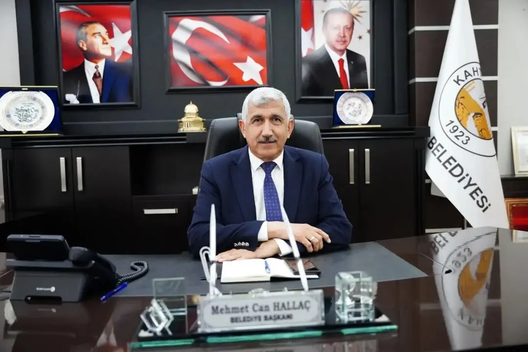 Kahta Belediye Başkanı Mehmet Can Hallaç'tan 19 Mayıs Mesajı