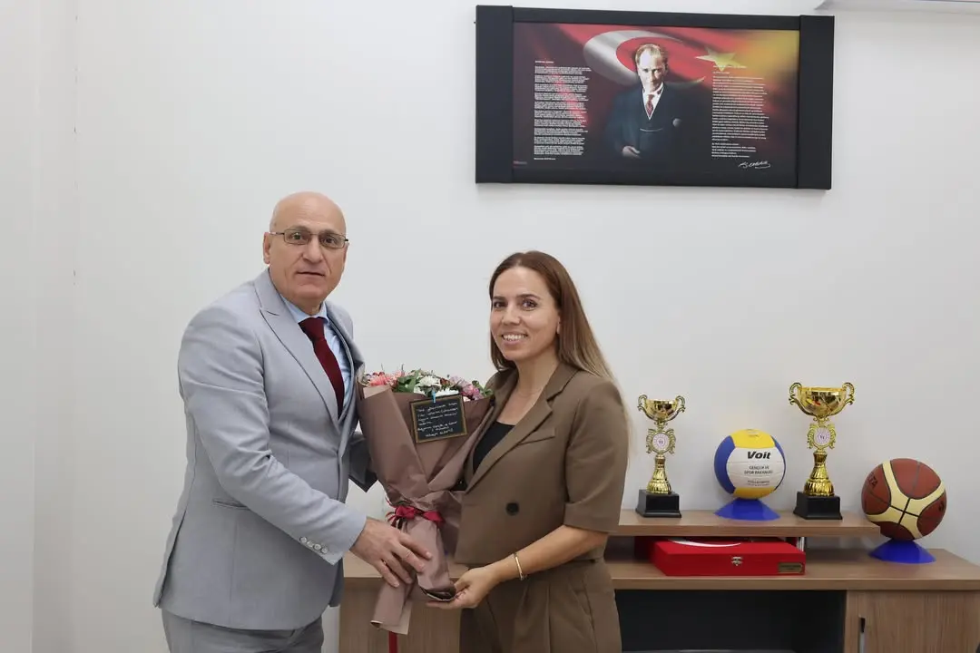 Hüseyin Elüstü, Gerger İlçe Gençlik ve Spor Müdürlüğü'ne Görevlendirilen Nezahat Çalış'ı Tebrik Etti