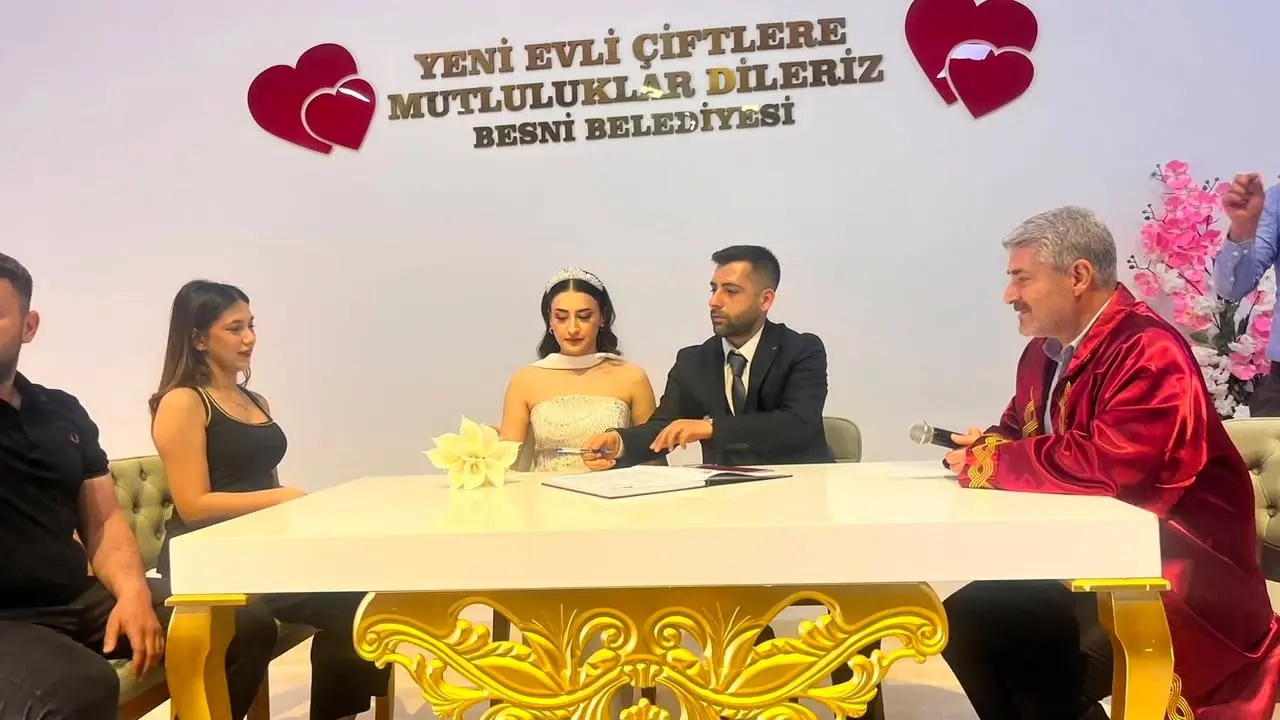 Besni Belediyesi Düğün Töreni Gerçekleştirdi