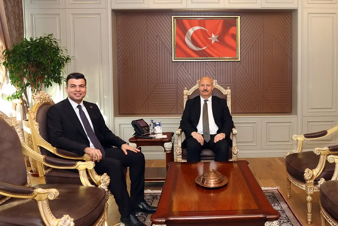 Adıyaman Valiliği'nden Önemli Ziyaret: Vali Abdullah Küçük, Diyarbakır Vali Yardımcısı Batuhan Taşgın'ı Kabul Etti