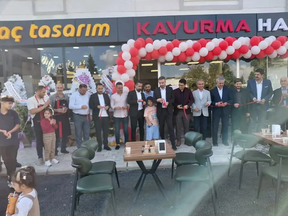 Adıyaman Ticaret ve Sanayi Odası'nın Yönetim Kurulu Başkanı Mehmet Torunoğlu, İki İşletmenin Açılış Programına Katıldı