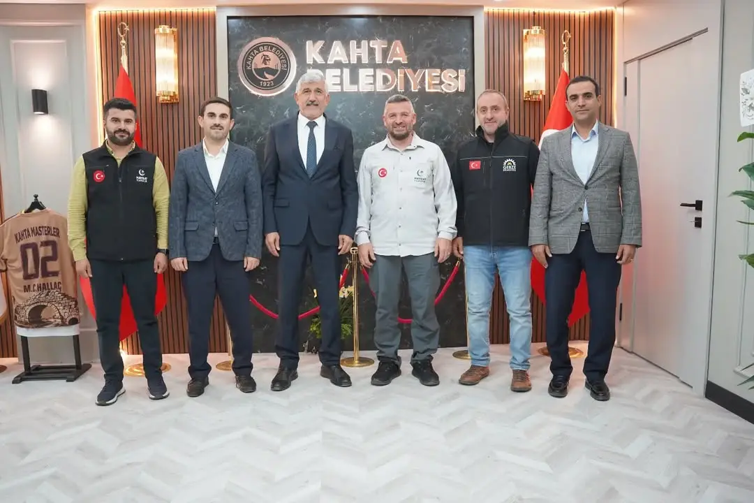 Kahta Belediyesi'nden Önemli Ziyaret: Belediye Başkanı Mehmet Can Hallaç'ı Halkın Makamı'nda Ziyaret Ettiler