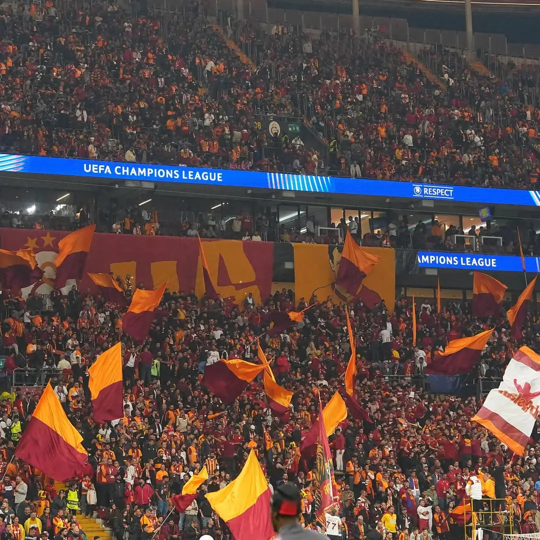 Galatasaray Taraftarı Takımını NextLevel'a Taşımak İçin Tribünde