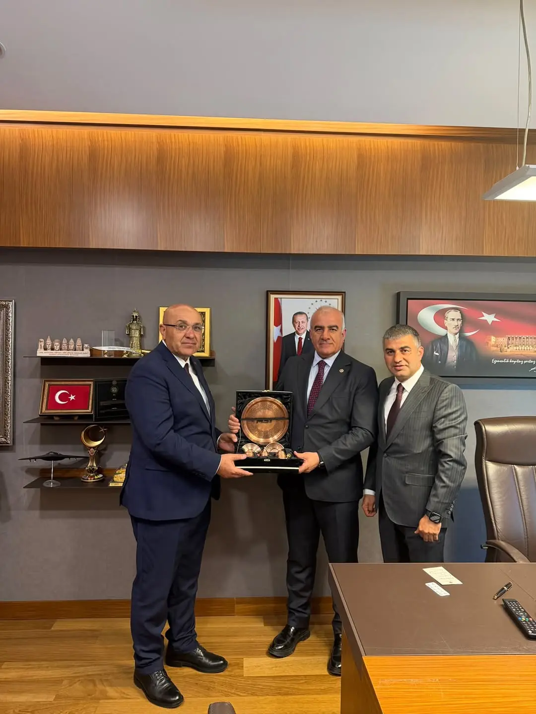 MST İş Makinaları Genel Müdürü ve Türkiye Satış Direktörü TBMM'de Misafir Edildi