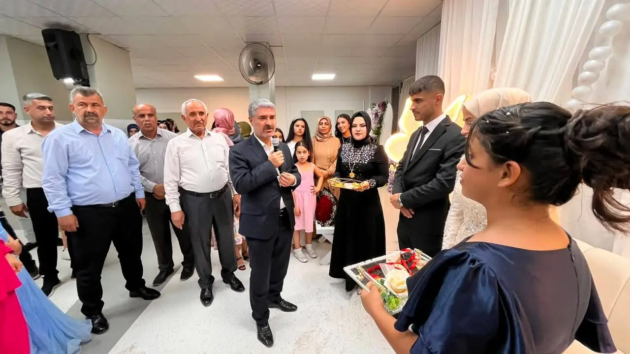 Besni Belediyesi'nin Nişan Merasimi Katılımı