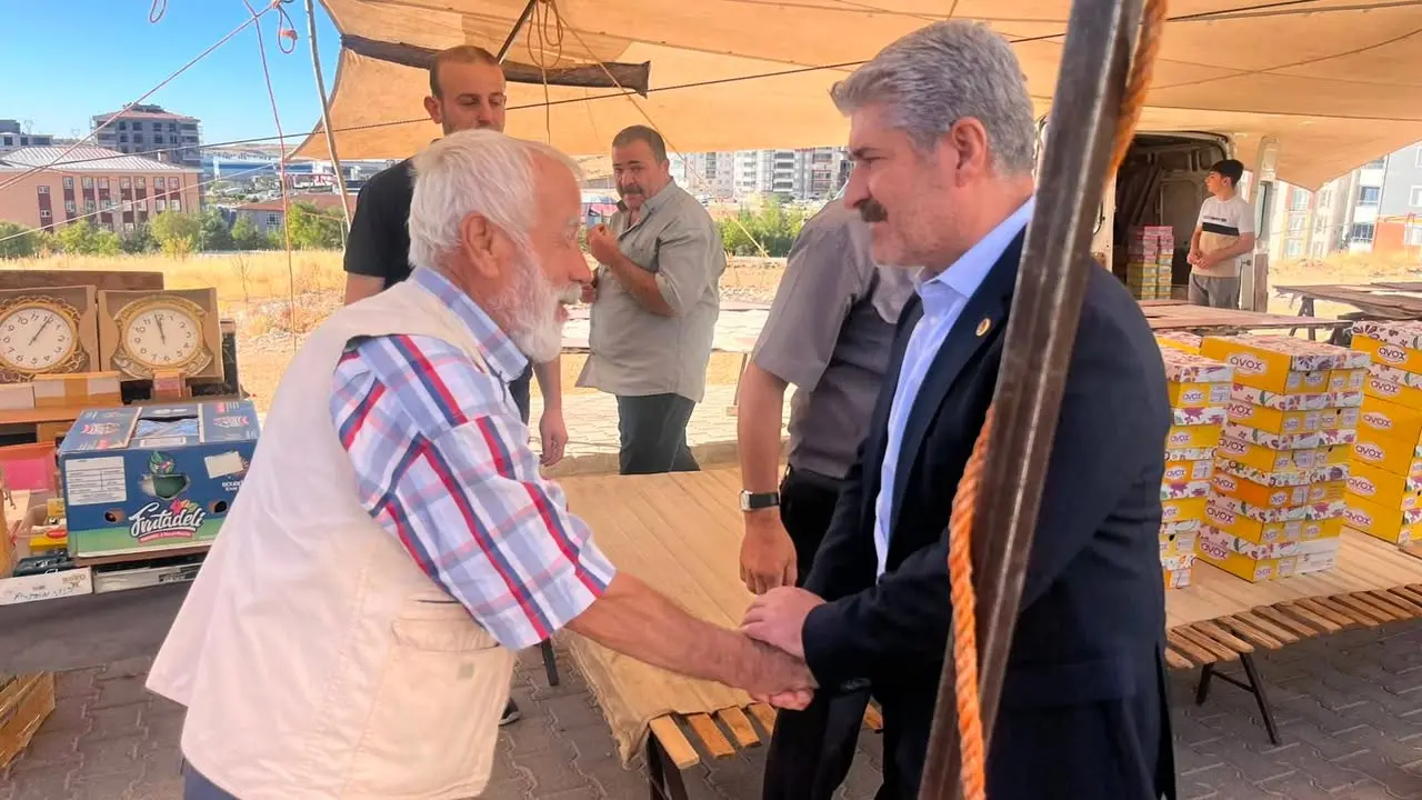 Besni Belediyesi Çarşamba Pazarı Esnafını Ziyaret Etti