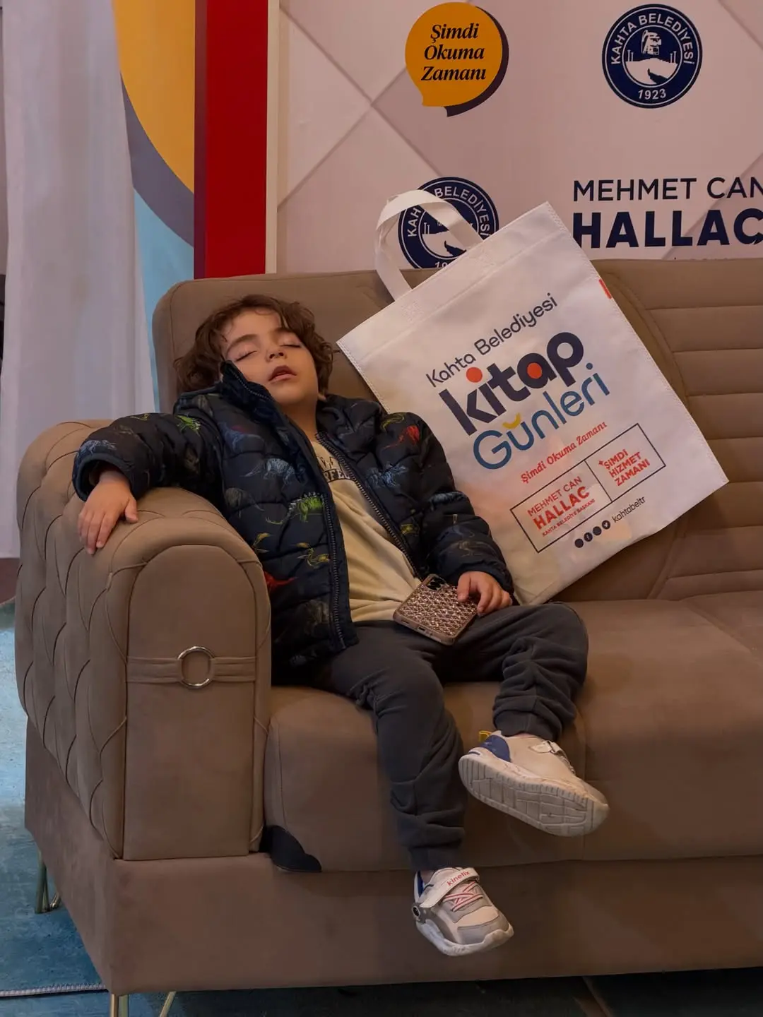 Kahta 2. Kitap Günleri'nde Minik Ziyaretçi Kitaplarla Uykuya Dalarken Gülümsetti