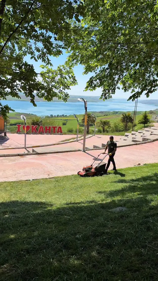 Kahta Belediyesi Park ve Bahçeler Müdürlüğü'nden Yeşil Alanlara Dair Çalışmalarını Sürdürüyor