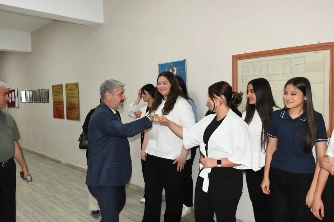 Besni Belediyesi'nin Bahar Şenlikleri Programı Katılımcılarını Ziyaret Etti