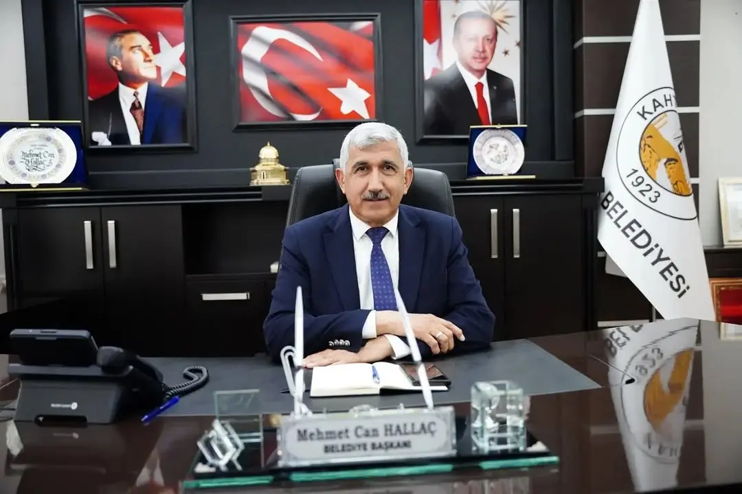 Kahta Belediye Başkanı Mehmet Can Hallaç'tan Gençlere 19 Mayıs Mesajı
