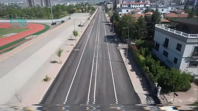 Adıyaman Belediyesi, Karaali Caddesi'ni Bir Gecede Asfaltladı