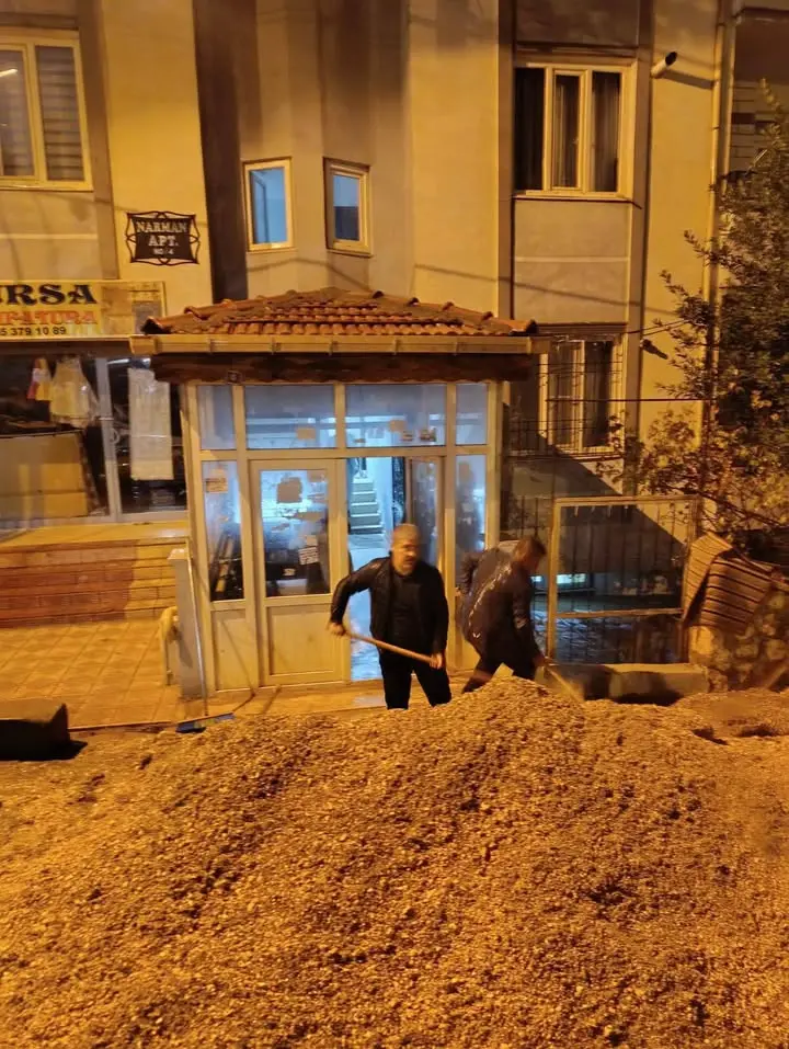 Besni Belediyesi'nin Sel ve Su Baskınına Müdahalesi