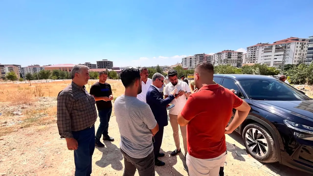 Besni Belediyesi'nin 15 Temmuz Şehitler Mahallesinde Yapılacak Olan Çocuk Parkı İncelemesi