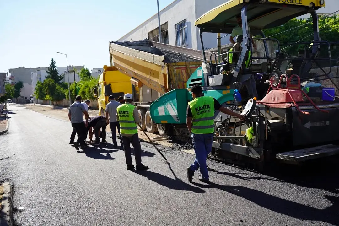 Kahta Belediyesi Yol Yapım ve Asfaltlama Çalışmalarını Hızlandırıyor