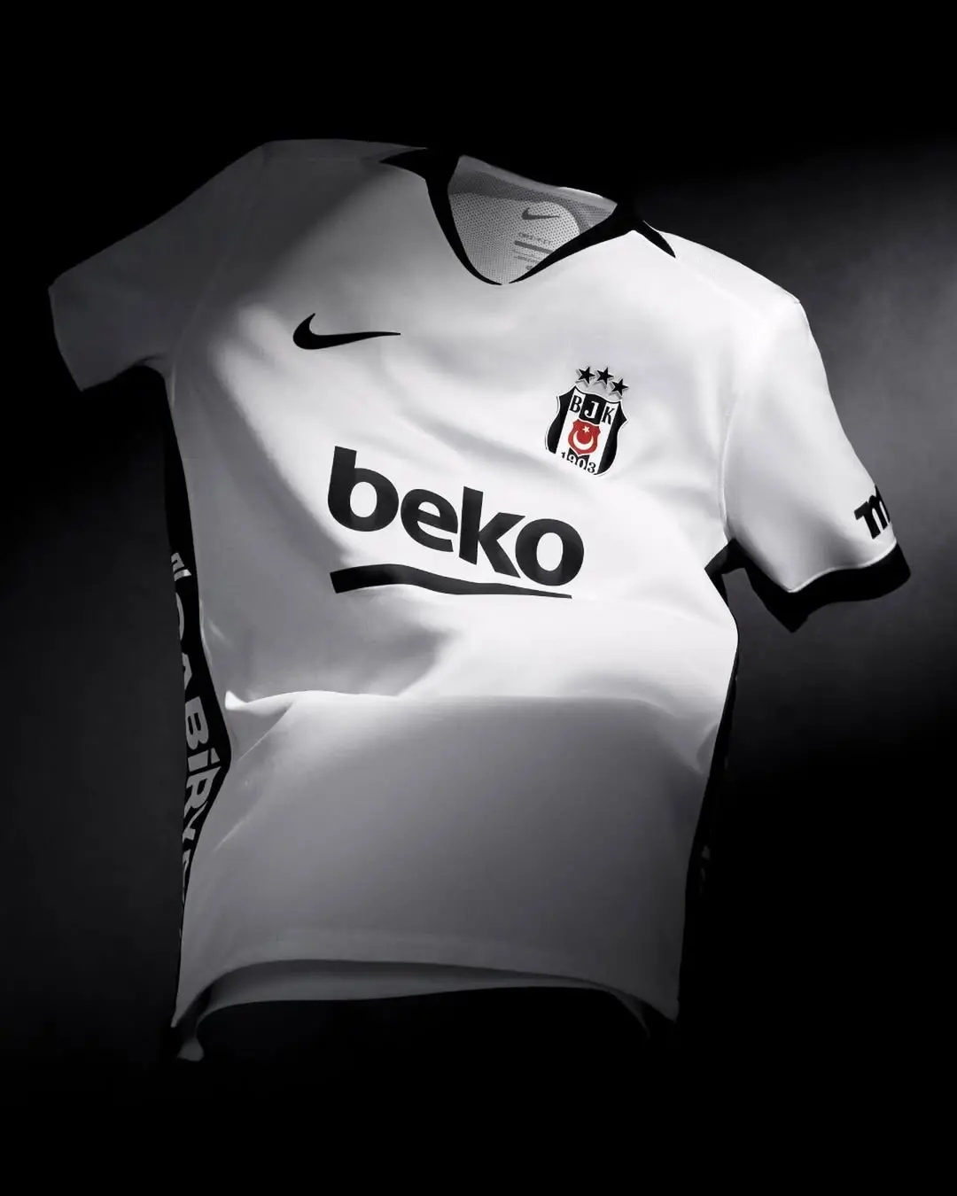 Beşiktaş JK Kartal Yuvası Ürünleri Satışa Sunuldu