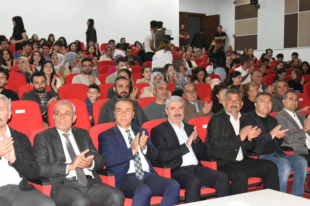 Besni Belediyesi'nin Düzenlediği 'Mikrofon Sende' Ses Yarışması Programı