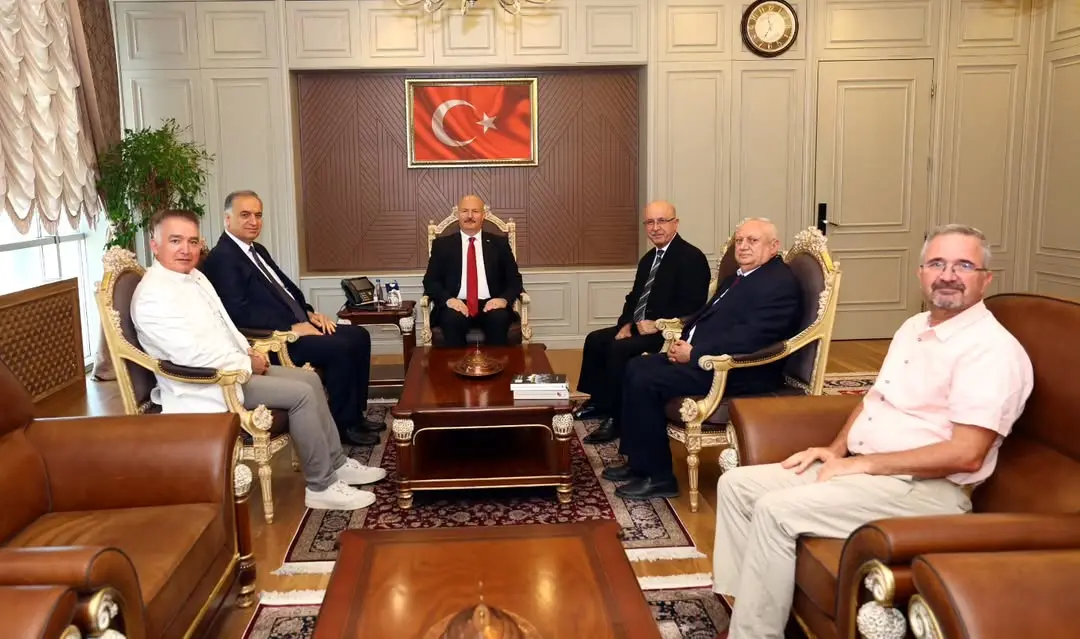 Adıyaman Valiliği, Vali Abdullah Küçük'ün Besni Eğitim Vakfı Başkanı ve Yönetimini Kabul Ettiği Bir Toplantıyı Duyurdu