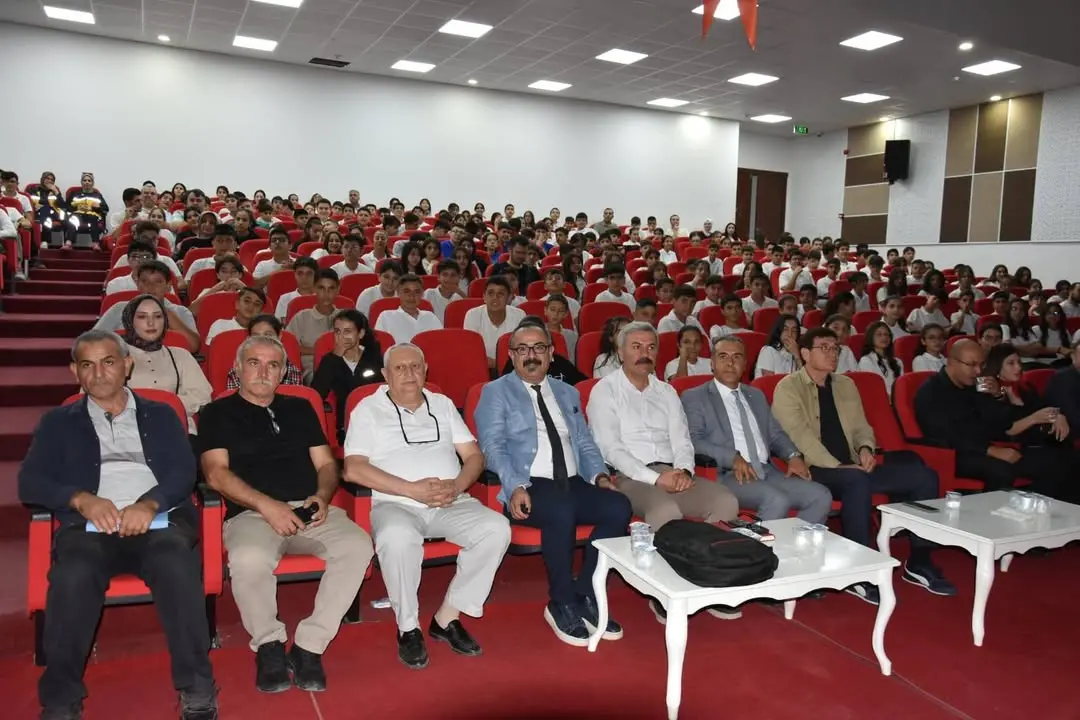 Besni Belediyesi'nin 28. Eğitim Bayramı Programı: 'Sınav Kazandıran Stratejiler'