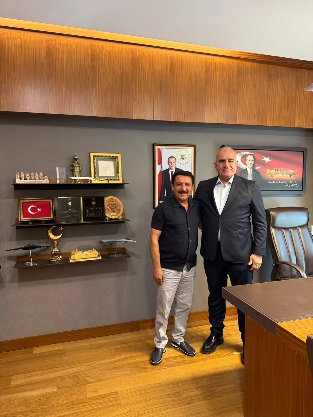 Besni'nin Sanatçısı Latif Doğan TBMM'de Misafir Edildi