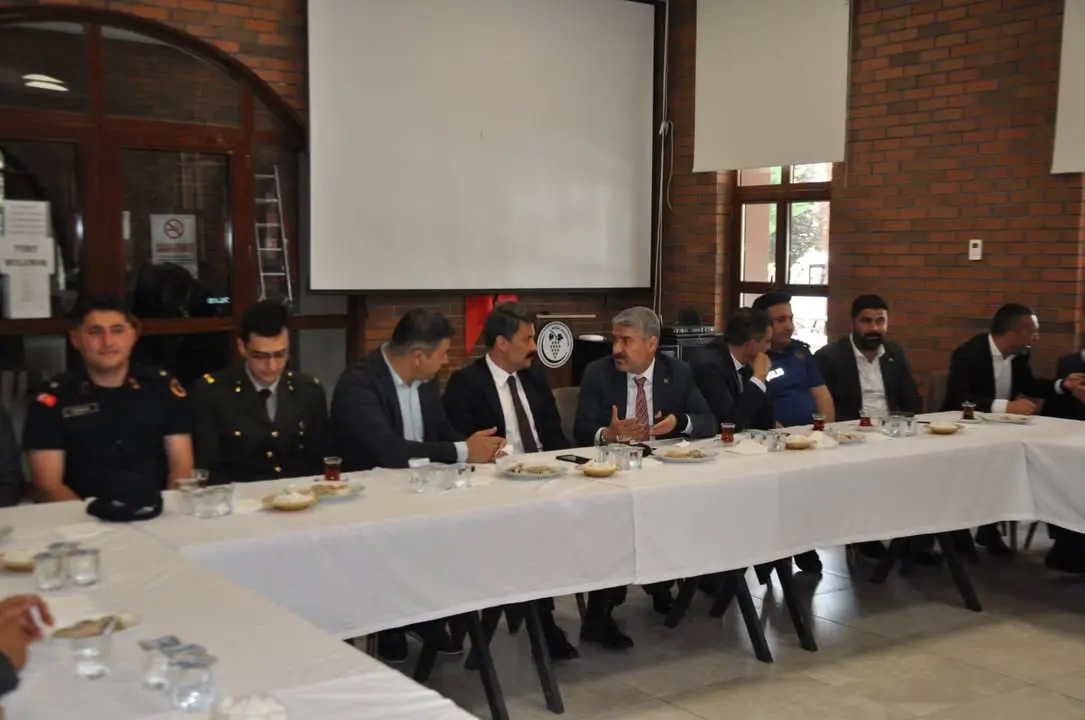 Besni Belediyesi'nin Millet Bahçesi'nde Düzenlediği Bayramlaşma Programına Katılım