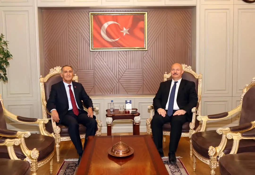 Adıyaman Eski Valisi Mahmut Çuhadar, Vali Abdullah Küçük'ü Ziyaret Etti