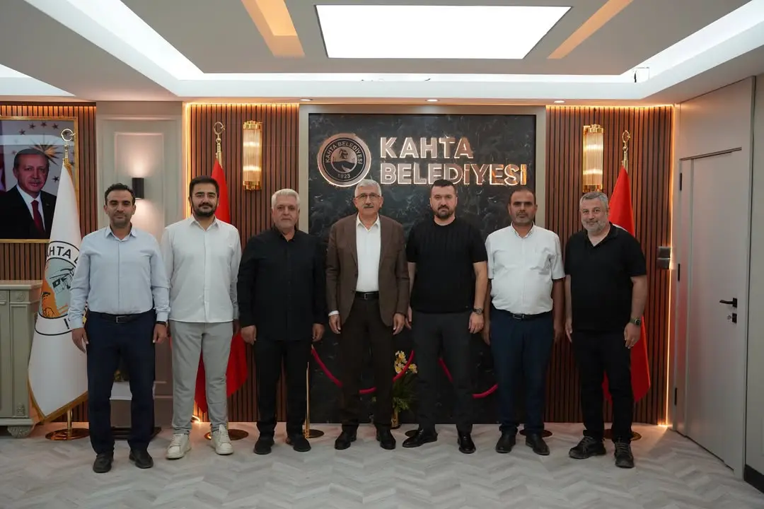 Kahta 02 Spor Kulübü'nden Belediye Başkanı Mehmet Can Hallaç'a Ziyaret