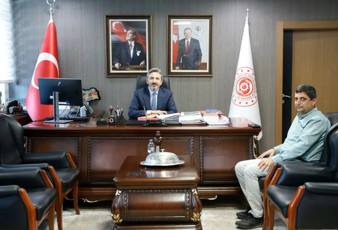Çalışma ve Sosyal Güvenlik Bakan Yardımcısı Ahmet Aydın, Mercan TV Yönetim Kurulu Başkanı İbrahim Aslan'ı Bakanlıkta Ağırladı