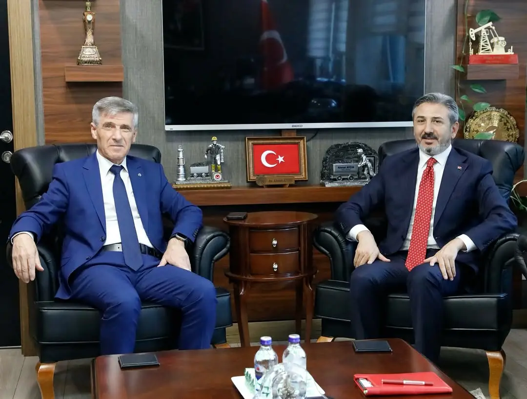 Çalışma ve Sosyal Güvenlik Bakan Yardımcısı Ahmet Aydın'dan Petrol-İş Sendikası Genel Başkanı Süleyman Akyüz'e Ziyaret